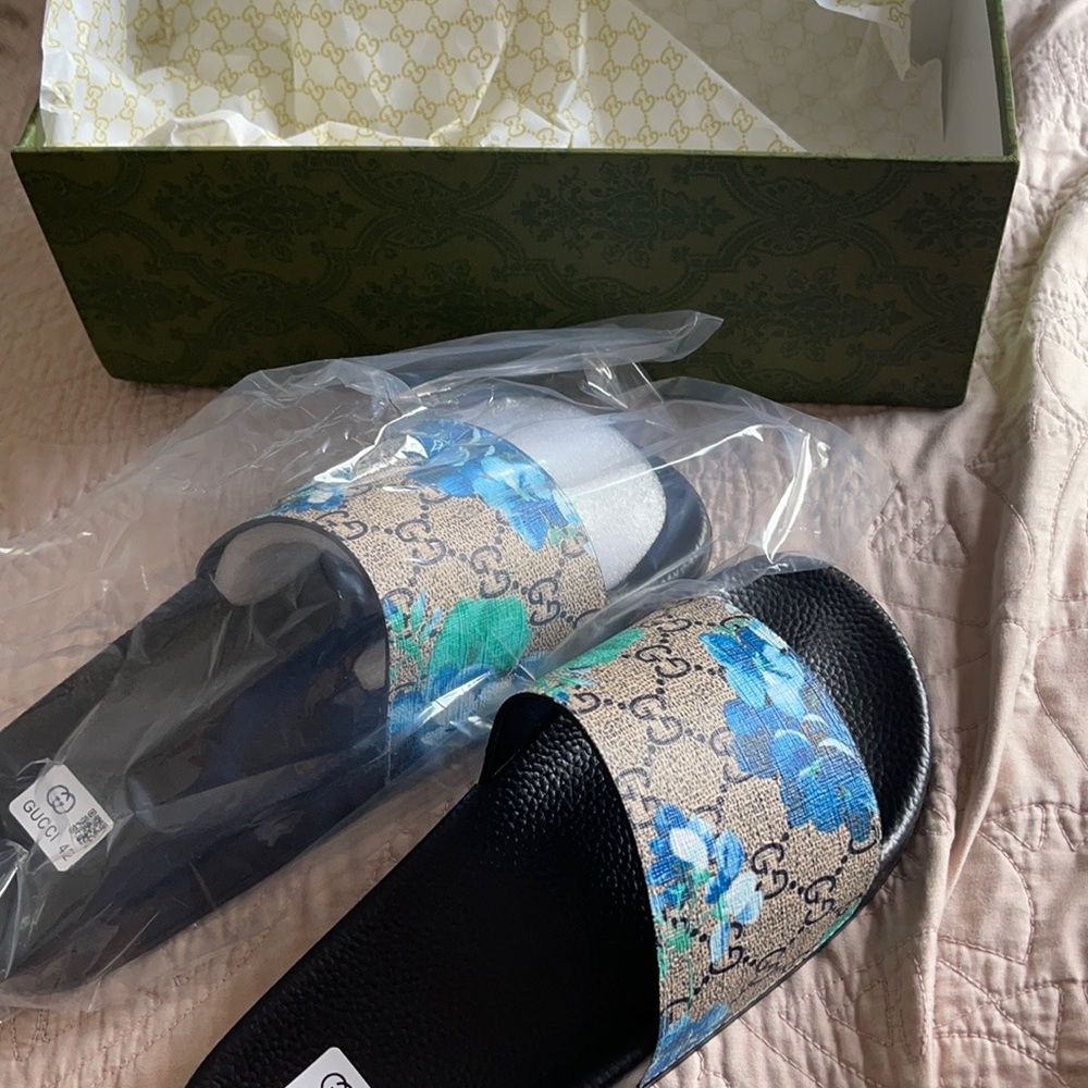 Size 9.5 Gucci women’s slides * second pair I own*